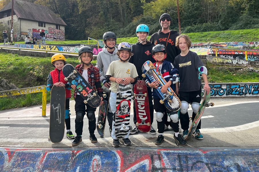 Photo groupe stage de skateboard Annecy octobre 2025